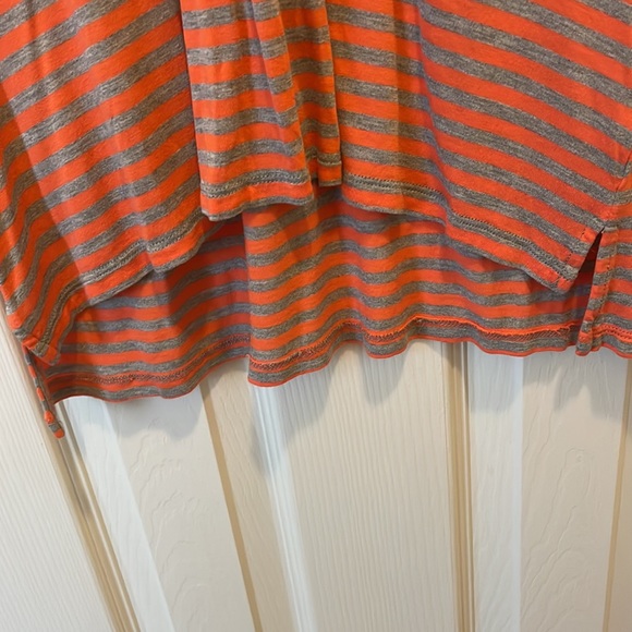 Liz Claiborne Orange striped tunic style top - Picture 3 of 6